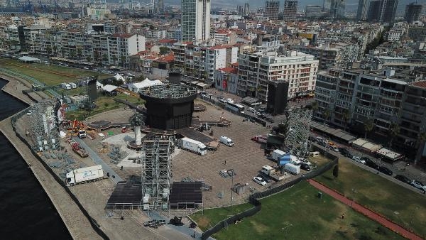 Kordon'daki konser öncesi işletmelerden 'Tarkan'a özel fiyat uygulaması