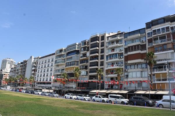 Kordon'daki konser öncesi işletmelerden 'Tarkan'a özel fiyat uygulaması