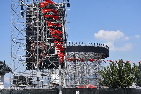 Kordon'daki konser öncesi işletmelerden 'Tarkan'a özel fiyat uygulaması