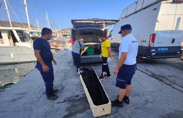 Kuşadası'nda 6 kaçak göçmen kurtarıldı, 1 kaçak göçmen ölü bulundu