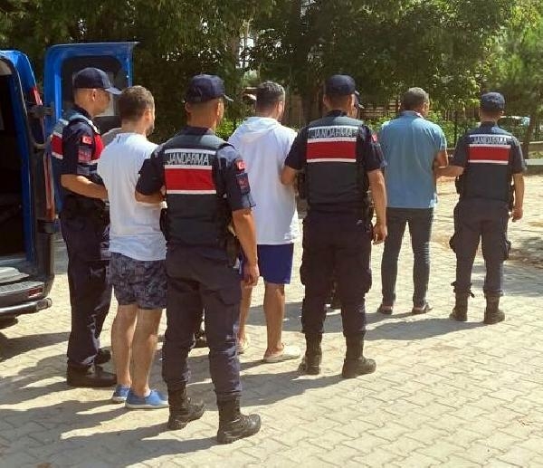 Midilli'ye kaçma hazırlığındaki 2 FETÖ şüphelisi ile 1 organizatör tutuklandı