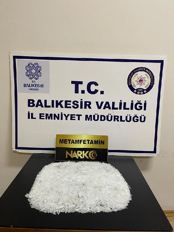 Otomobilde gizlenmiş uyuşturucuyu narkotik köpeği buldu