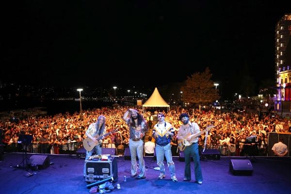 Şarkıcı Berkay Troya Kültür Yolu Festivali'nde Çanakkalelilerle buluştu