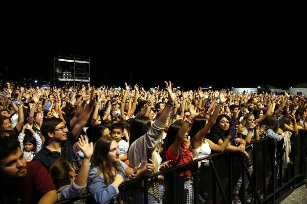 Şarkıcı Berkay Troya Kültür Yolu Festivali'nde Çanakkalelilerle buluştu