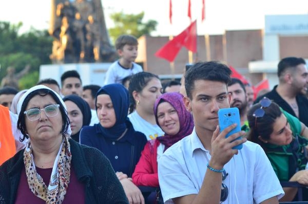 SoloTürk'ten Manisa'da kurtuluş gösterisi uçuşu