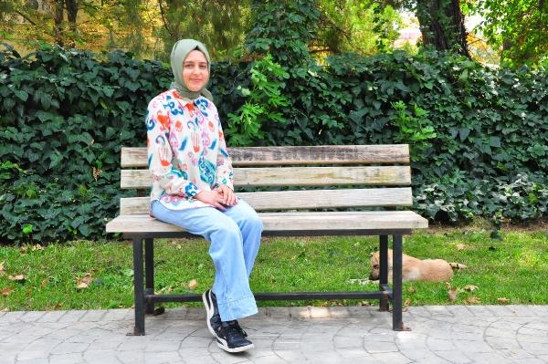 Tek bacağıyla hayata sıkı sıkıya tutundu