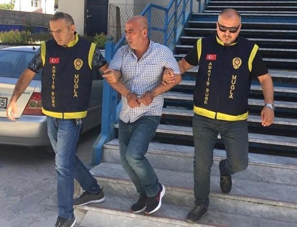 Telefonla aradığı kadını FETÖ yalanıyla 1.2 milyon lira dolandırdı