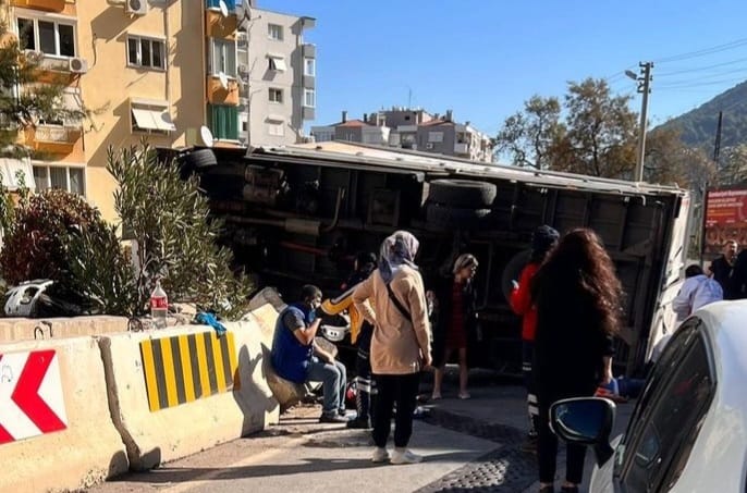 Narlıdere'de feci kaza! Önüne geleni ezdi