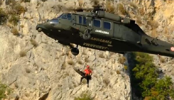 2 paraşütçü, jandarma helikopteriyle kurtarıldı