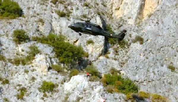 2 paraşütçü, jandarma helikopteriyle kurtarıldı