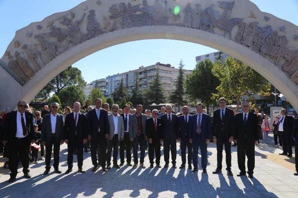 Anıt Çeşme ve yeniden düzenlenen Kültür Meydanı açıldı