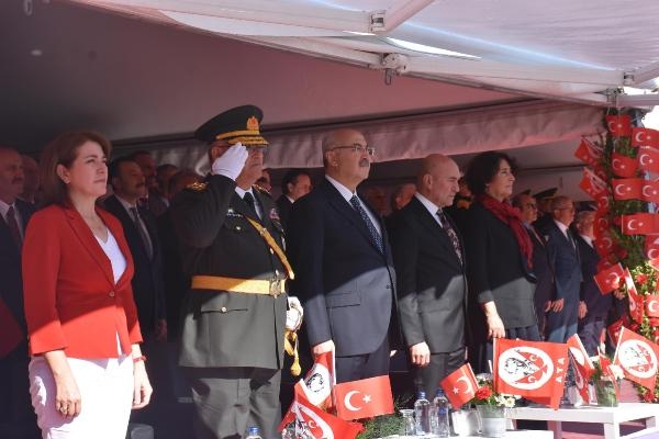 Ege'de il il Cumhuriyet coşkusu