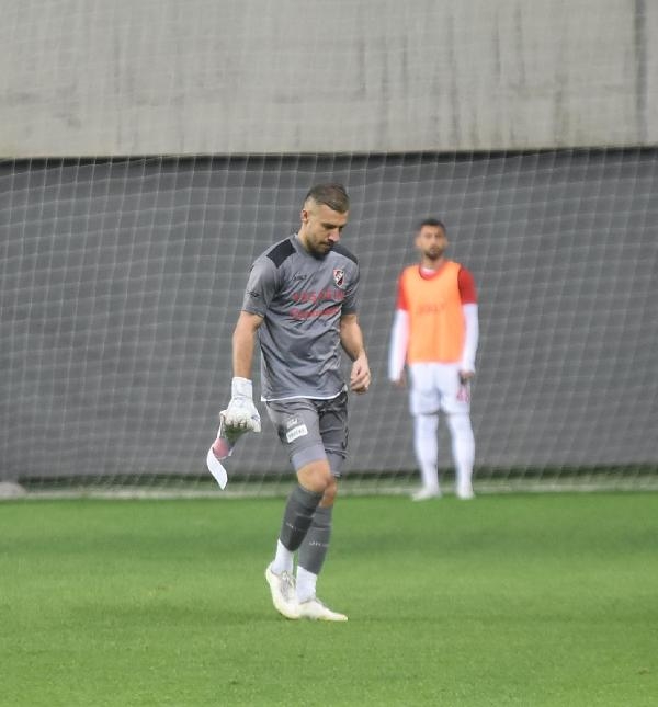 Karşıyaka ağır yaralı