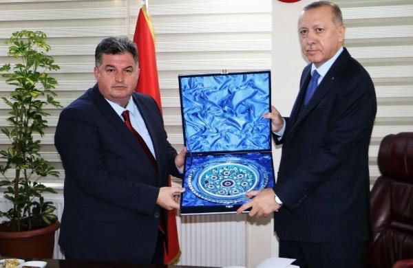 İzmir'in Kınık Belediyesi'ne Cumhurbaşkanlığı Gençlik ödülü