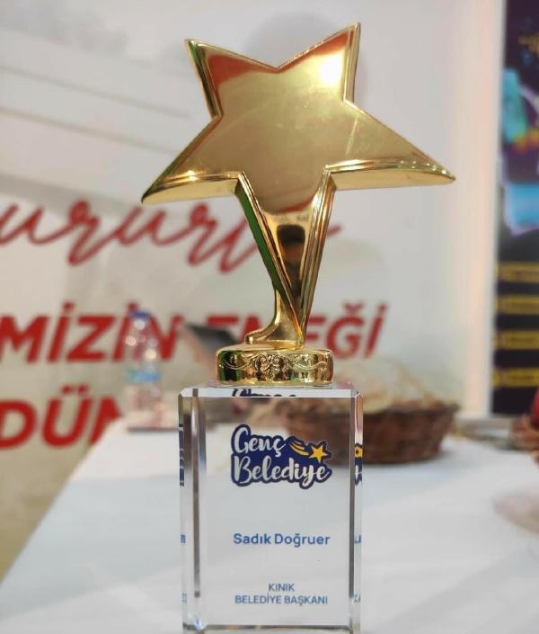 İzmir'in Kınık Belediyesi'ne Cumhurbaşkanlığı Gençlik ödülü
