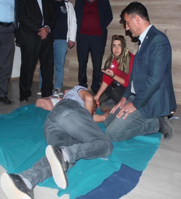 Muhtarlar ilkyardımı böyle öğrendi!