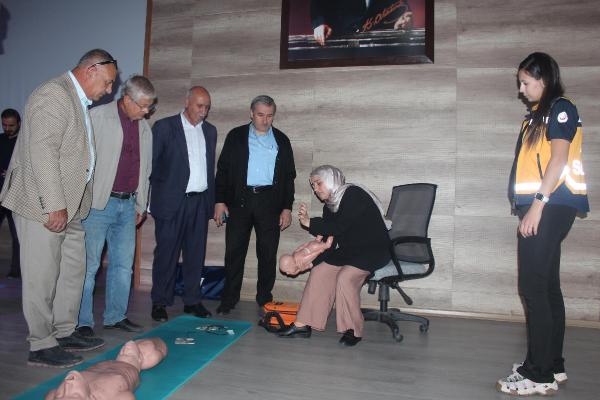 Muhtarlar ilkyardımı böyle öğrendi!