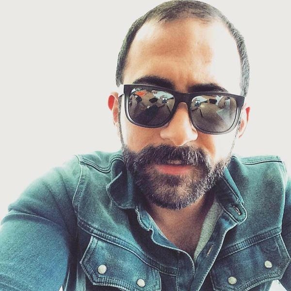 Ağaca çarptı, dereye uçtu, sürücüsü yanarak öldü