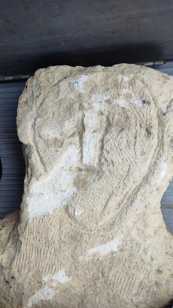 Bahçe duvarında kullanılan tarihi mezar taşı korumaya alındı