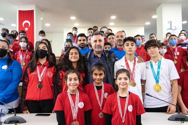 Bayraklı Belediyesinden 3 yılda 666 madalya