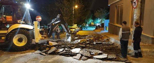Bayraklı'ya bir ayda 500 ton asfalt! Parke taş da döşeniyor