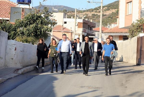 Bayraklı'ya bir ayda 500 ton asfalt! Parke taş da döşeniyor