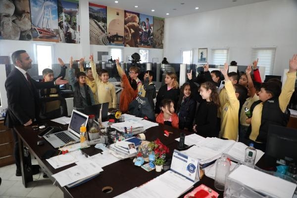 Bodrum'da öğrenciler kendi birikimiyle tekerlekli sandalye aldı