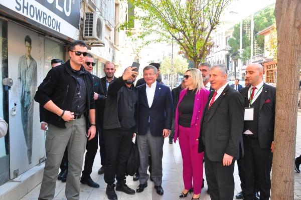 Davutoğlu, Manisa'da gençlere seslendi