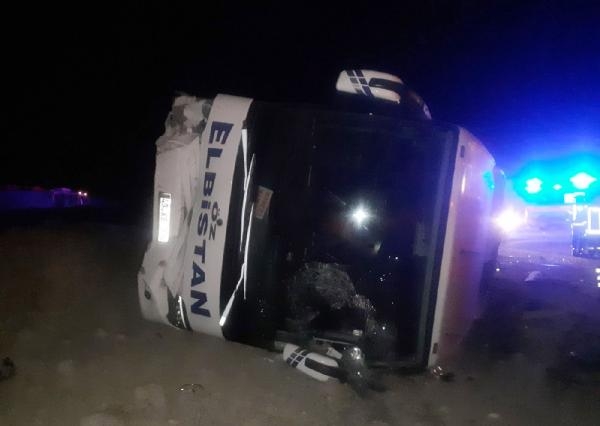 Denizli'de yolcu otobüsü ile kamyon çarpıştı; 12 yaralı