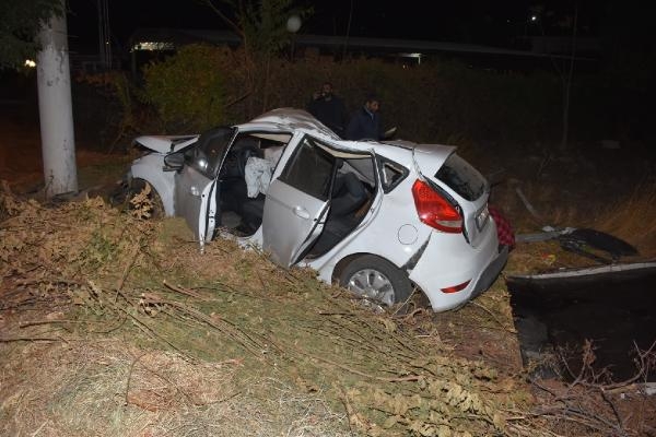 Ehliyetsiz genç sürücü faciası: 1 ölü, 2 yaralı