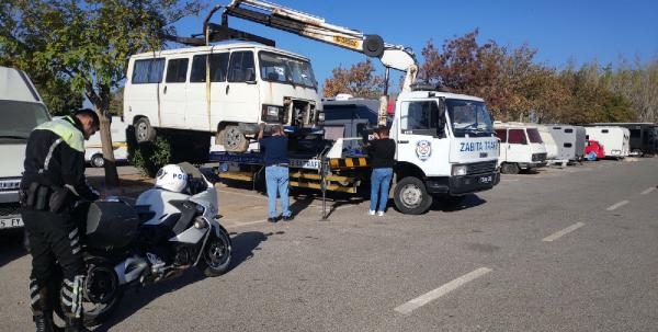 İnciraltı Kent Ormanı'ndaki karavanlar kaldırıldı