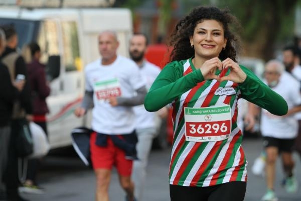 İzmir'de Ata'dan Ana'ya Saygı Koşusu