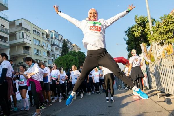 İzmir'de Ata'dan Ana'ya Saygı Koşusu