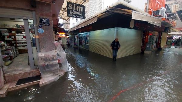 İzmir'de her sağanakta aynı manzara
