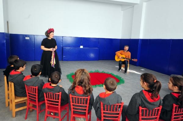 Koruyucu anne, masalcı anne oldu