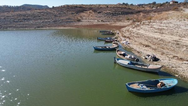Manisa'da su kaynakları alarmı! 181 kuyu kurudu