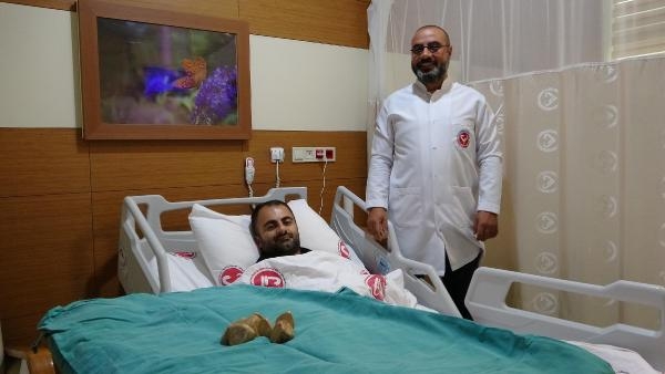 Mesanesinden 550 gram ağırlığında 20 taş çıktı