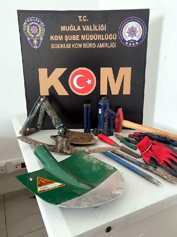 Muğla'da kaçak tarihi eser kazısına suçüstü