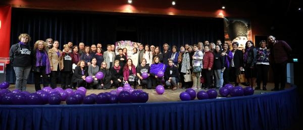 Narlıdere'de kadınlar şiddete karşı el ele verdi