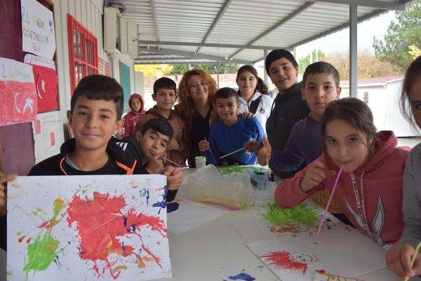 13 yıldır eğitim veren 'konteyner okulda' sanat atölyesi