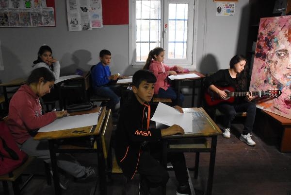 13 yıldır eğitim veren 'konteyner okulda' sanat atölyesi