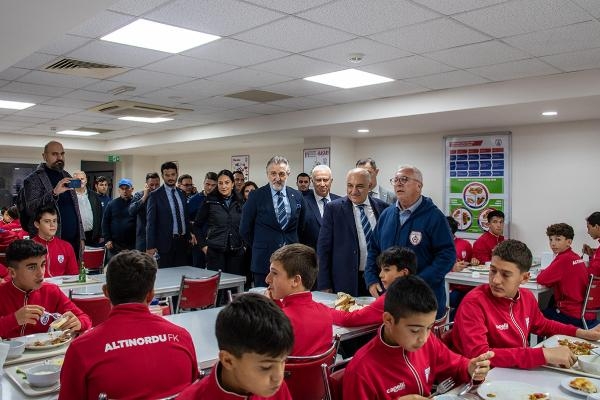 TFF Başkanı Büyükekşi'den Altınordu'ya ziyaret