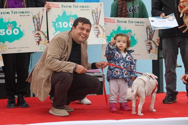Uşak'ta sokak canlıları yeni yuvasına kavuştu! Açılış çocuklardan