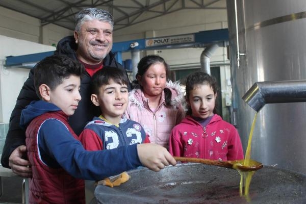 Anne babaları dikmişti, çocukları hasat yaptı