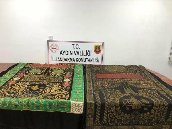 Aydın'da 'tarihi eser' operasyonu; 18'inci yüzyıldan Kabe örtüleri ele geçirildi