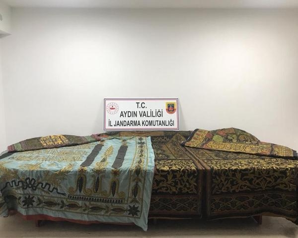 Aydın'da 'tarihi eser' operasyonu; 18'inci yüzyıldan Kabe örtüleri ele geçirildi