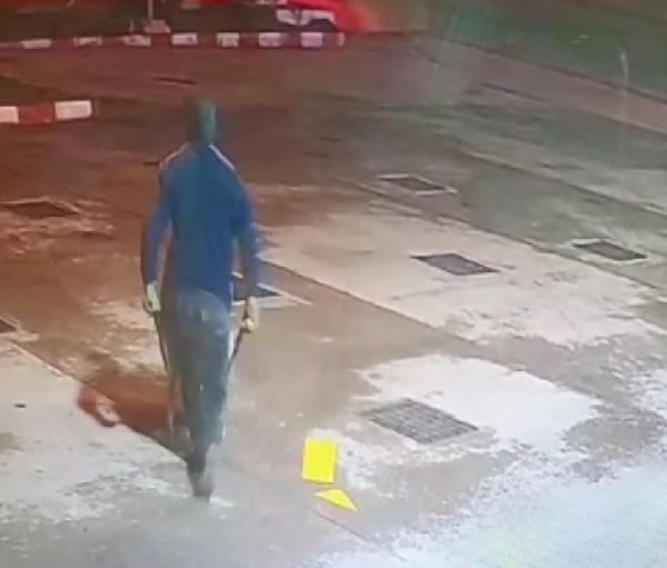 Çaldıkları kasayı sakladıkları yerden almaya gelince yakalandılar