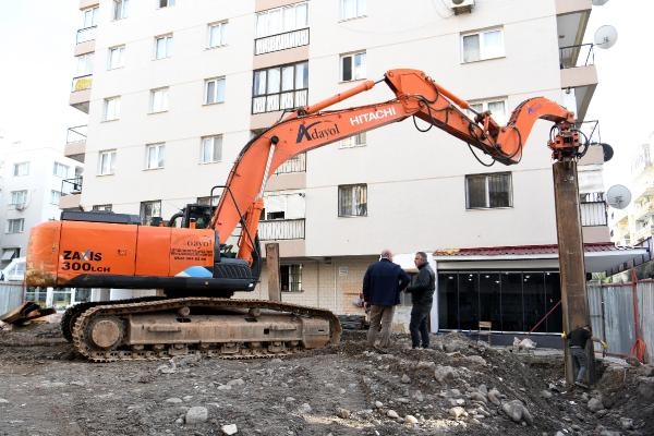 Depremde hasar gören bina, belediye öncülüğünde yapılacak