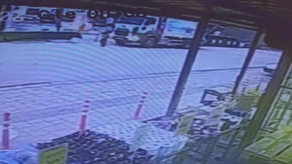İşe giden kadın, çöp kamyonunun altında kaldı