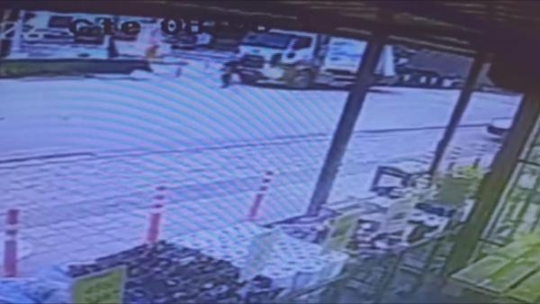 İşe giden kadın, çöp kamyonunun altında kaldı